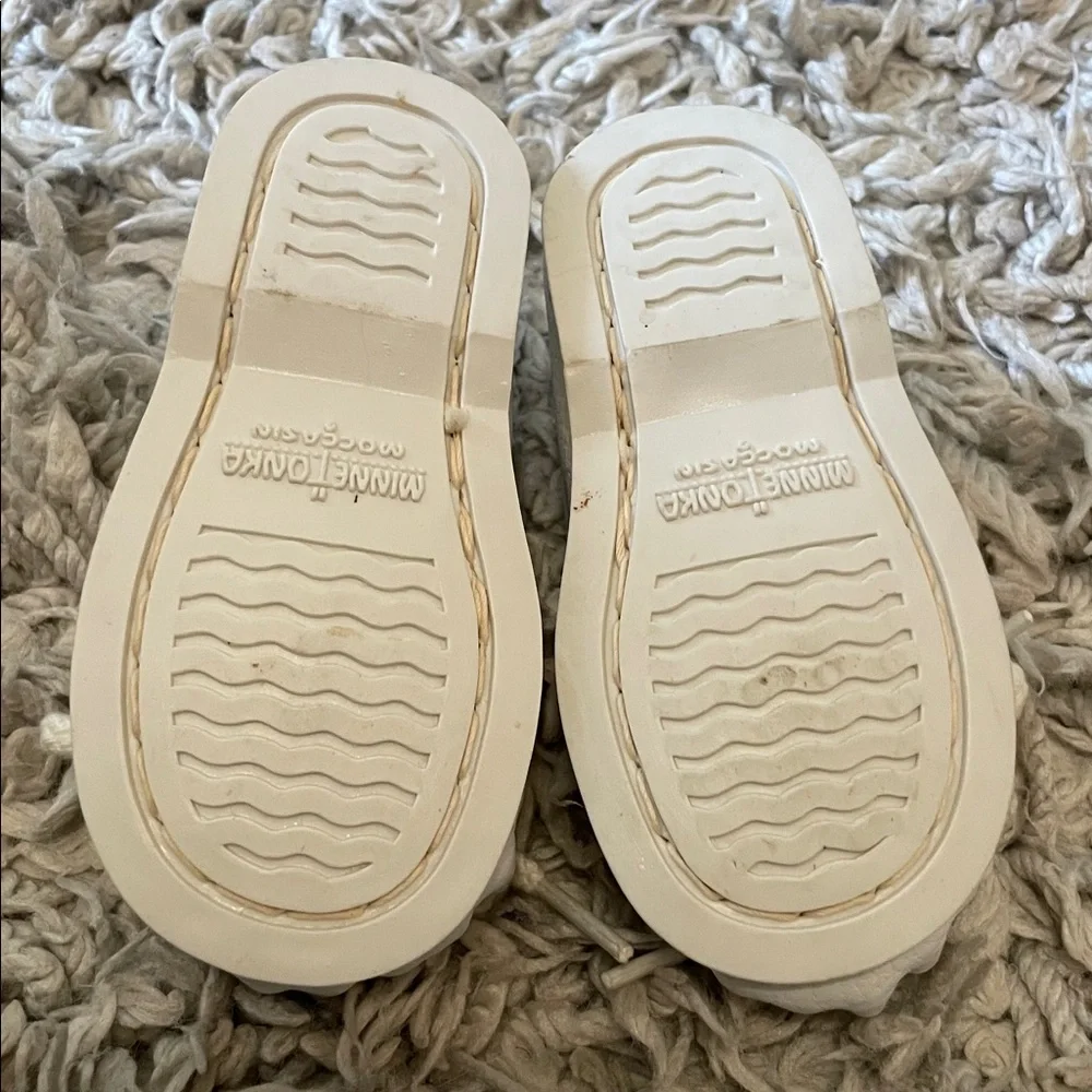 Minnetonka Thunderbird White Leather Moccasin, Size 2, Made in U.S.A.